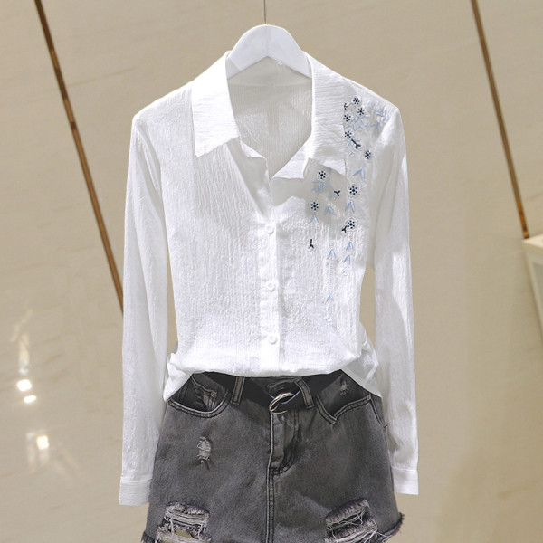 Alkalmi női ing klasszikus gallérral és hímzéssel