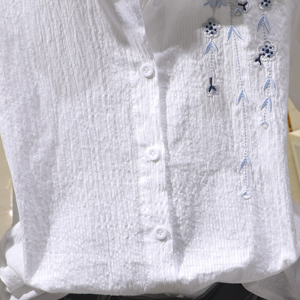 Alkalmi női ing klasszikus gallérral és hímzéssel