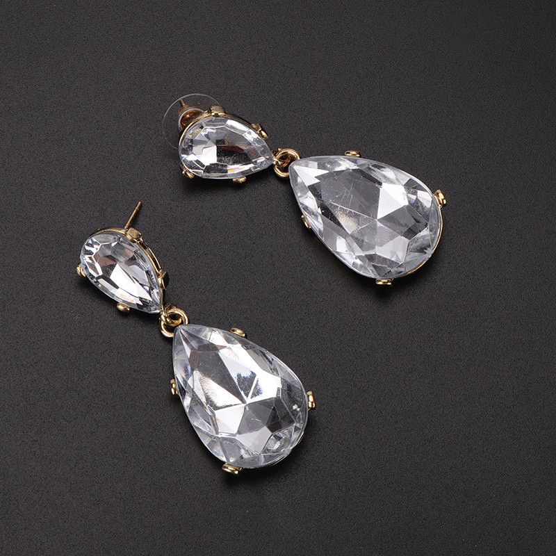 Elegantsed suurte kividega naiste kõrvarõngad