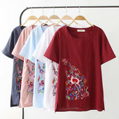 Alkalmi női póló ovális nyakkivágással és hímzéssel