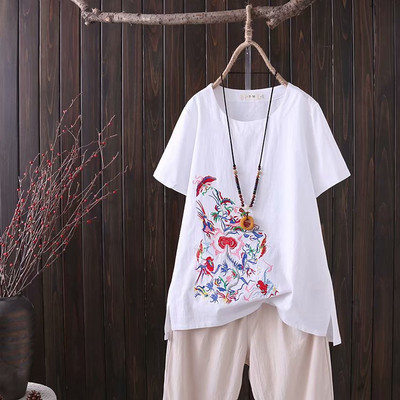 Alkalmi női póló ovális nyakkivágással és hímzéssel