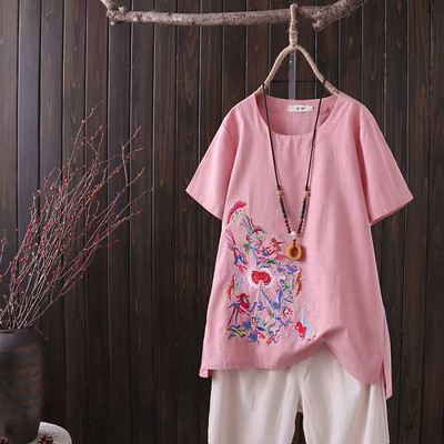 Alkalmi női póló ovális nyakkivágással és hímzéssel