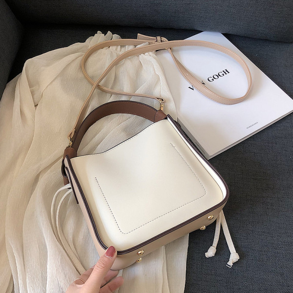 Ikdienas sieviešu ādas soma ar gariem un īsiem rokturiem