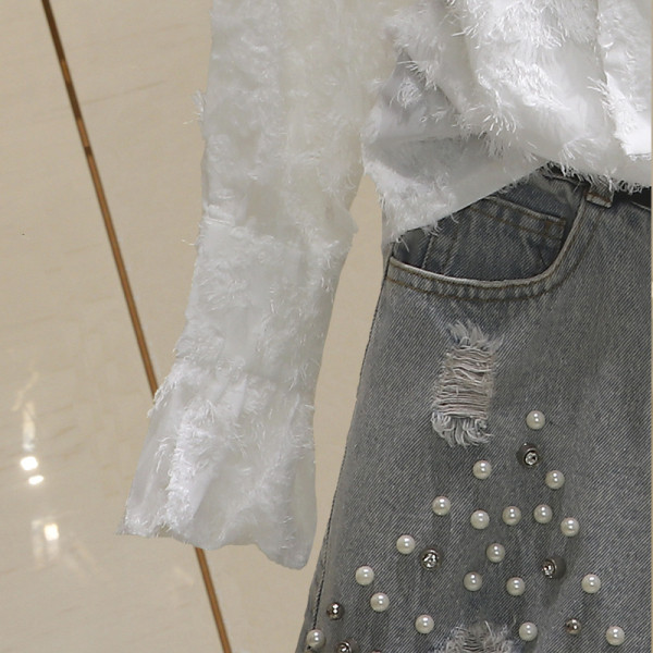 Stilinga moteriška palaidinė su kaspinu ant apykaklės ir lotoso rankovėmis