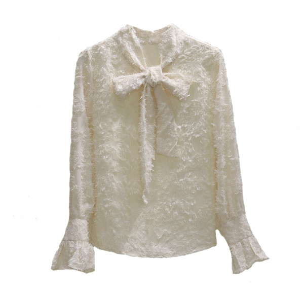 Stilinga moteriška palaidinė su kaspinu ant apykaklės ir lotoso rankovėmis