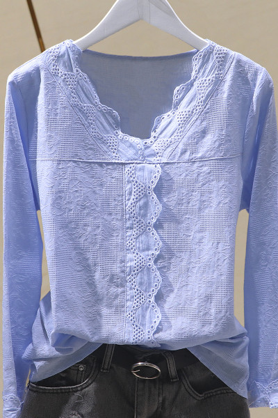 Ikdienas sieviešu krekls ar cirtām un špica kakla izgriezumu