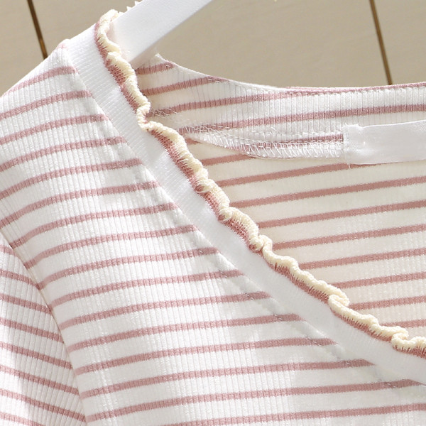 Bluză casual de damă cu decolteu spitz și broderie colorată