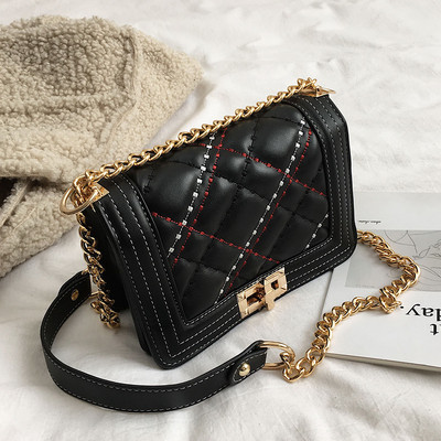 Modern női táska hosszú fémlánccal