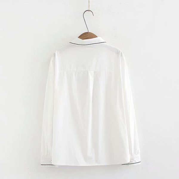 Moderns sieviešu krekls ar klasisku apkakli un garām piedurknēm