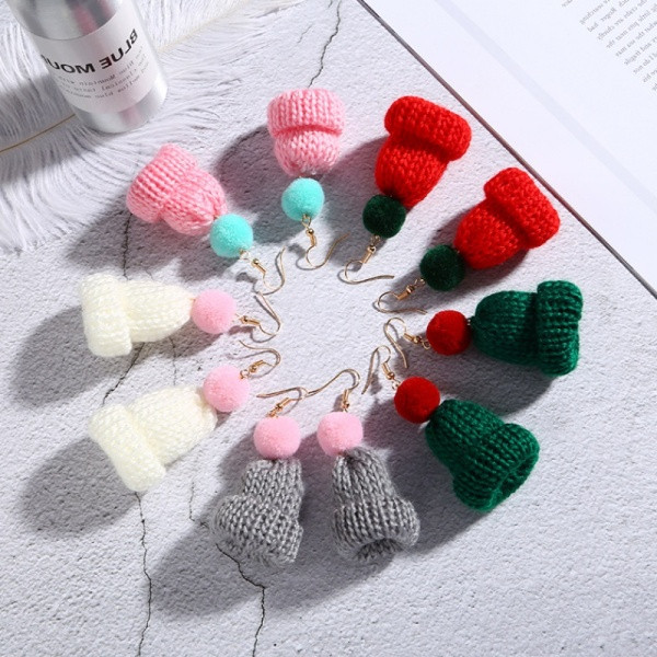 Cercei de dama in forma de palarie de iarna