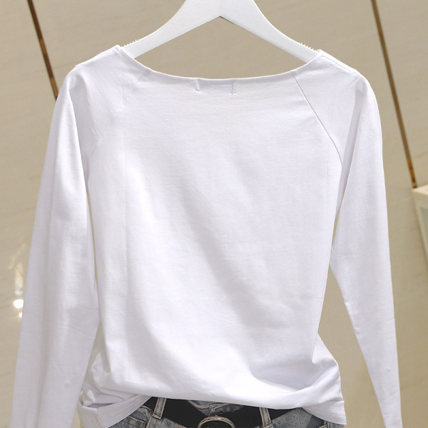 Sieviešu pavasara blūze ar špica kakla izgriezumu un uzrakstu