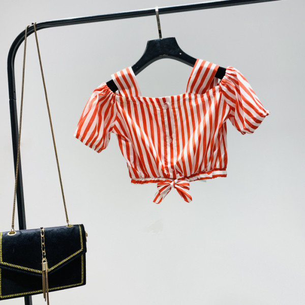 Új modell rövid női csíkos blúz csupasz váll