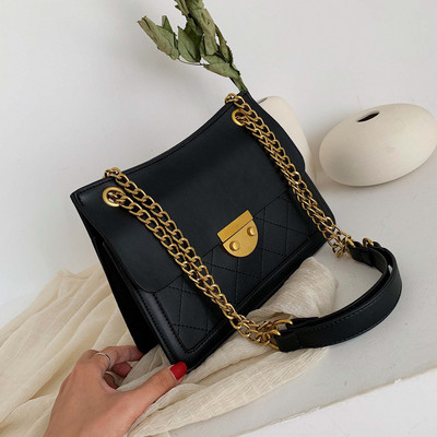 Geanta de dama eleganta din piele ecologica cu inchidere metalica