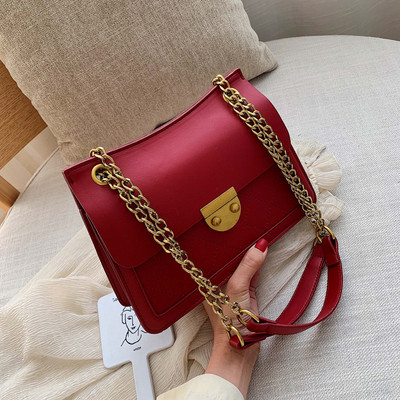 Geanta de dama eleganta din piele ecologica cu inchidere metalica