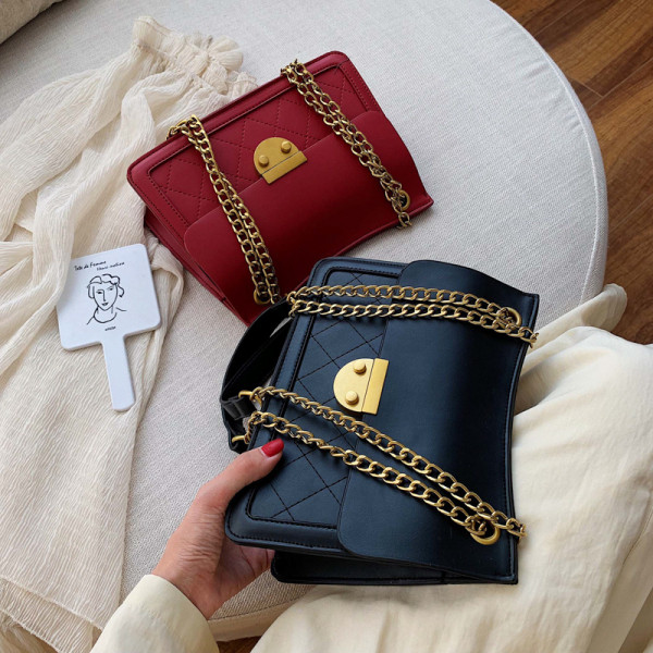 Geanta de dama eleganta din piele ecologica cu inchidere metalica