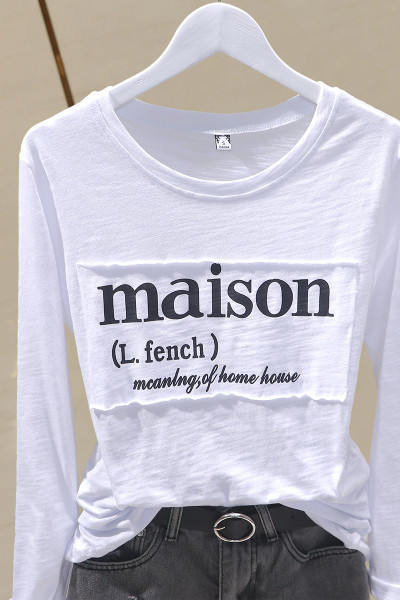 Laisva moteriška pavasarinė palaidinė su apvalia iškirpte ir užrašu