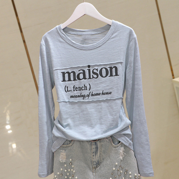 Laisva moteriška pavasarinė palaidinė su apvalia iškirpte ir užrašu