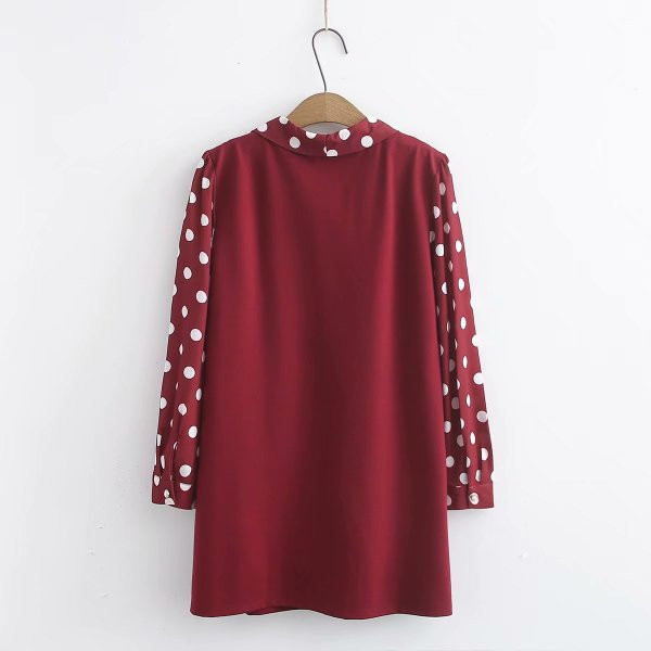 Moderna sieviešu kleita ar garām piedurknēm un saitēm