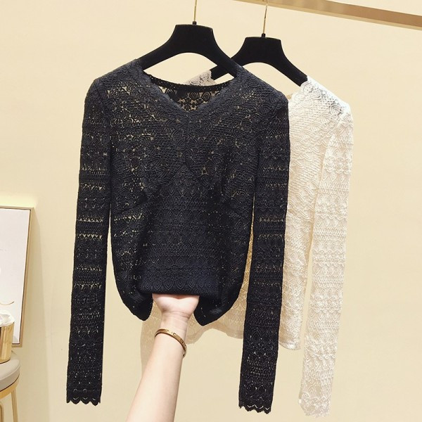 Moteriška nėriniuota palaidinė V formos iškirpte ir ilgomis rankovėmis