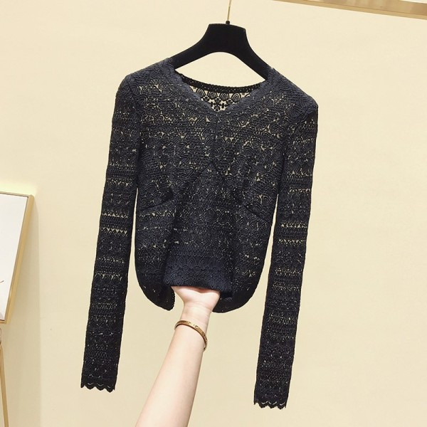 Moteriška nėriniuota palaidinė V formos iškirpte ir ilgomis rankovėmis