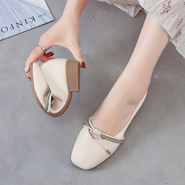 Öko bőrből készült, fűzős, lapos talpú női alkalmi cipő