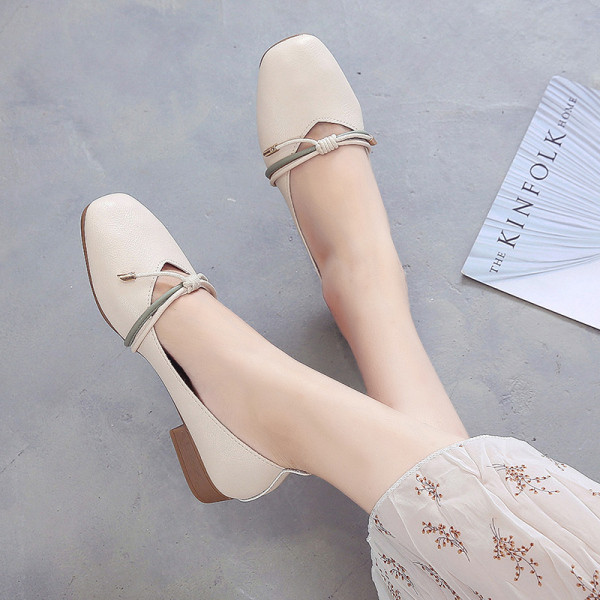 Öko bőrből készült, fűzős, lapos talpú női alkalmi cipő