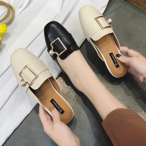 Jauns sieviešu ādas čību modelis ar sprādzi un rotājumu - pērle