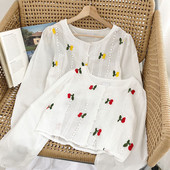 Modernūs moteriški marškiniai su apvalia iškirpte ir siuvinėjimais