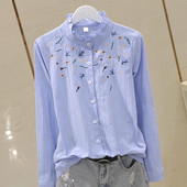 Moteriški laisvalaikio marškiniai su apvalia iškirpte ir siuvinėjimais