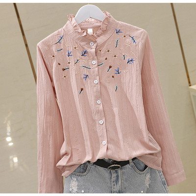 Moteriški laisvalaikio marškiniai su apvalia iškirpte ir siuvinėjimais