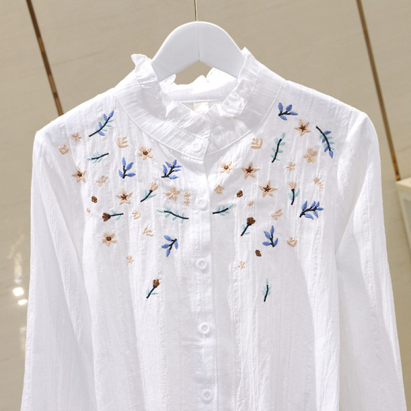 Moteriški laisvalaikio marškiniai su apvalia iškirpte ir siuvinėjimais