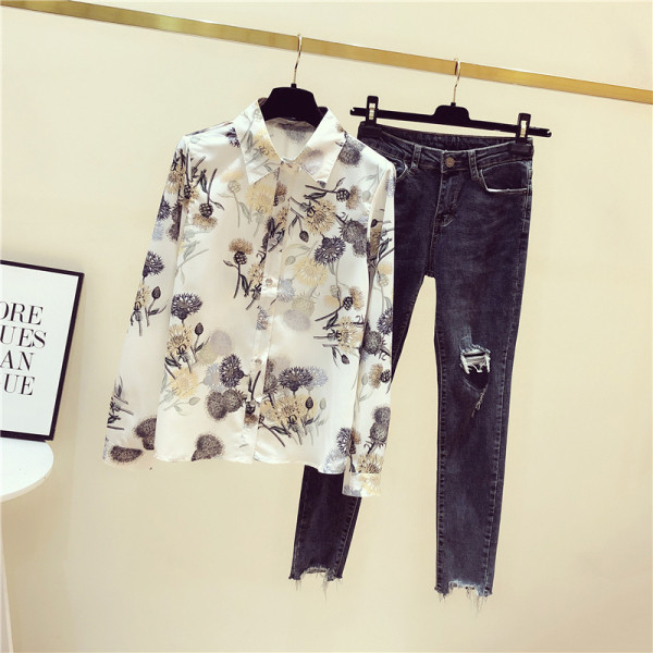 Aktuāls sieviešu krekls ar klasisku apkakli, garām piedurknēm un krāsainu rakstu