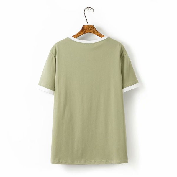 Ikdienas sieviešu t-krekls ar ovālu kakla izgriezumu un īsām piedurknēm