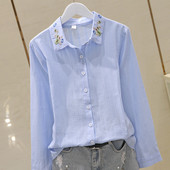 Sieviešu krekla klasisks modelis ar izšuvumu uz apkakles