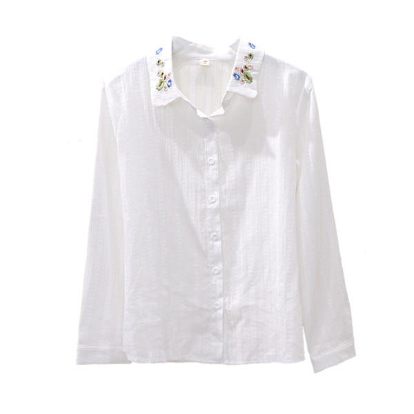 Sieviešu krekla klasisks modelis ar izšuvumu uz apkakles