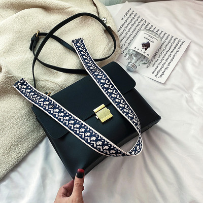 Moderna sieviešu soma no eko ādas ar metāla aizdari