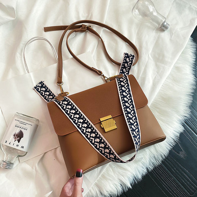 Moderna sieviešu soma no eko ādas ar metāla aizdari