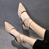 Jauna modeļa sieviešu sandales no eko zamšādas smaila modeļa ar zemu biezu papēdi