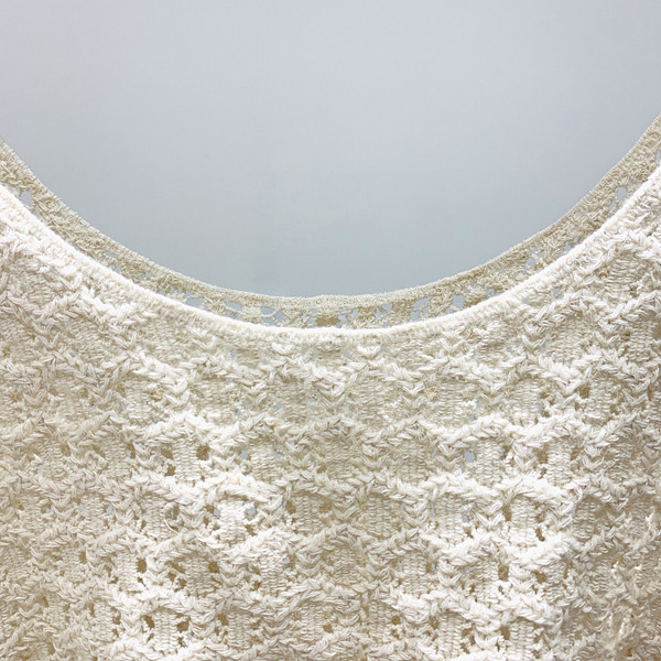 Jauna modeļa sieviešu īsa topa ar bārkstīm un platām lencēm