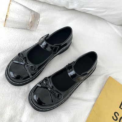 Sieviešu ikdienas apavu noapaļots modelis ar sprādzi un lenti