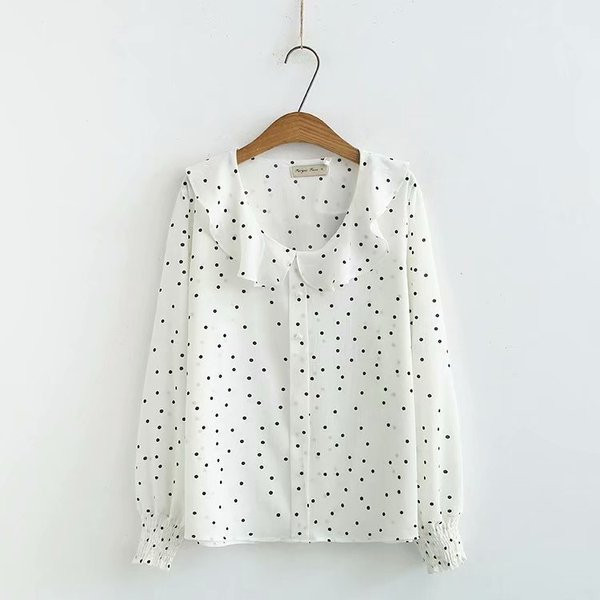 Moodne naiste särk ovaalse kaelusega ja pikkade kummikutega varrukatega