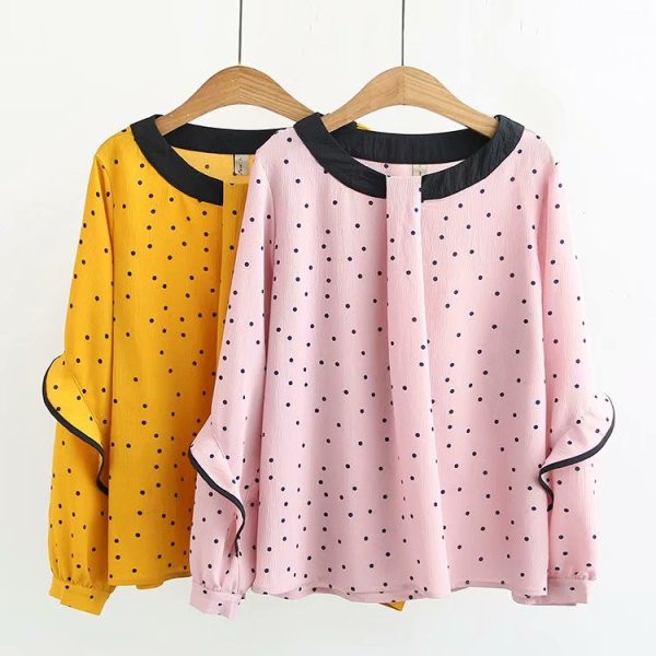 Stilinga moteriška palaidinė ilgomis rankovėmis ir ovalia iškirpte