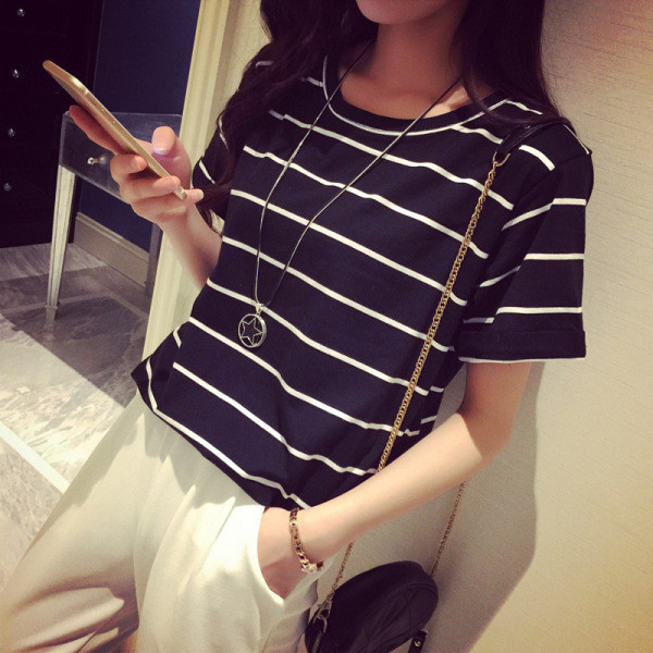 Tricou casual dama in dungi cu maneca scurta si decolteu oval