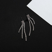 Lógó női fülbevaló kövekkel