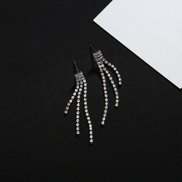 Lógó női fülbevaló kövekkel