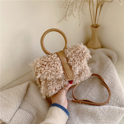 Moderna sieviešu dūnu soma ar garu ādas rokturi