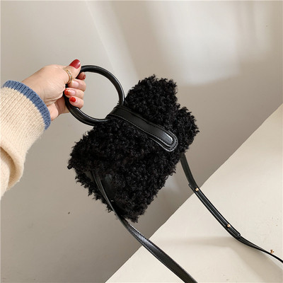 Moderna sieviešu dūnu soma ar garu ādas rokturi