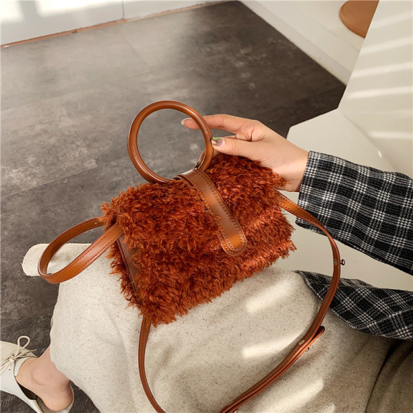 Moderna sieviešu dūnu soma ar garu ādas rokturi