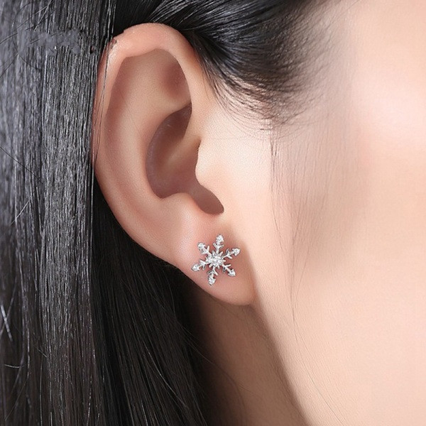 Õrnad naiste lumehelbe kujulised kõrvarõngad