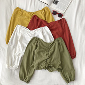 Pašreizējā sieviešu īsā blūze ar platām piedurknēm